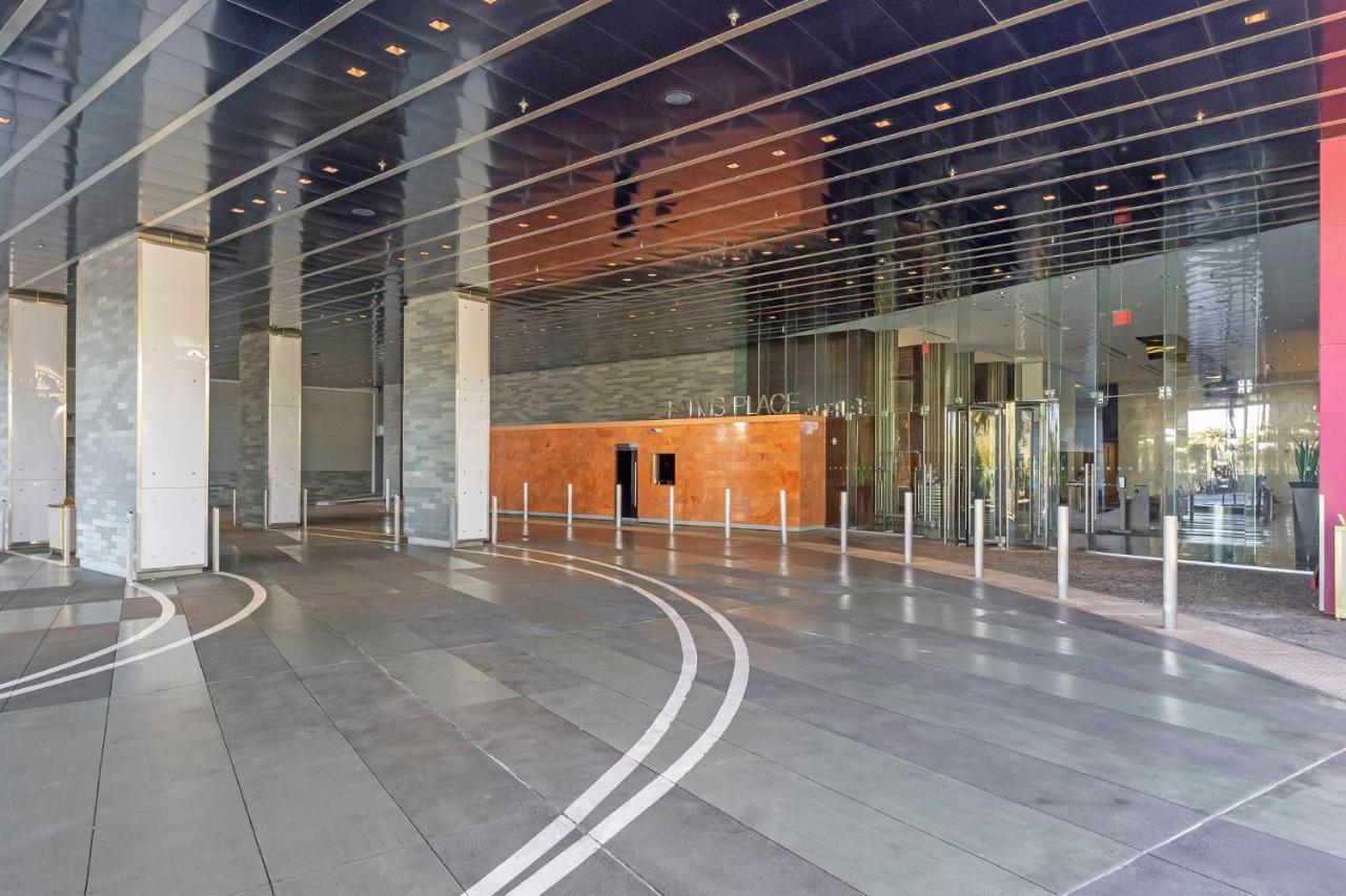 Huge Modern Luxury 17 Floor Panoramic Corner Suite With Open Balcony لاس فيغاس المظهر الخارجي الصورة