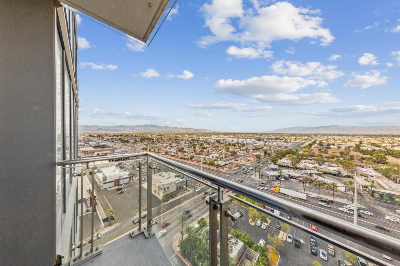 Huge Modern Luxury 17 Floor Panoramic Corner Suite With Open Balcony لاس فيغاس المظهر الخارجي الصورة
