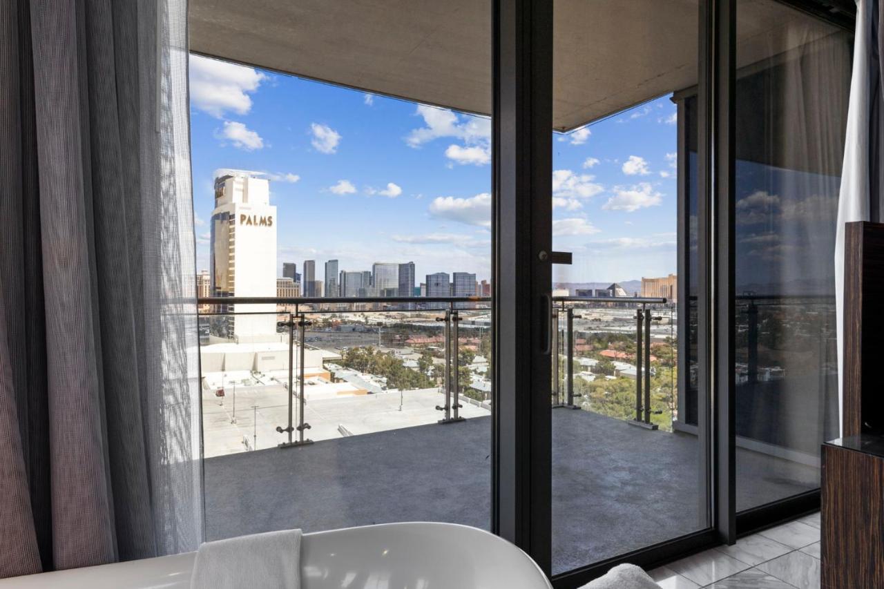Huge Modern Luxury 17 Floor Panoramic Corner Suite With Open Balcony لاس فيغاس المظهر الخارجي الصورة